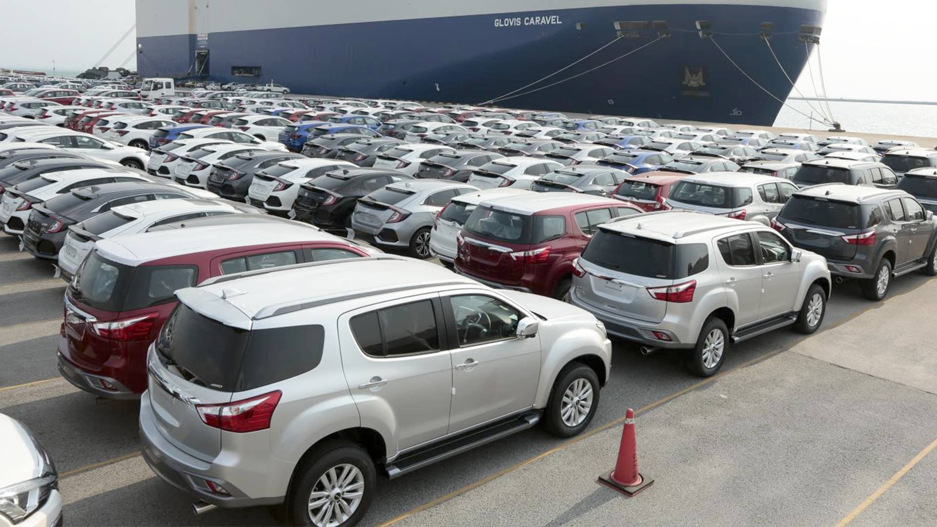 درخواست واردات ۲۰۰۰ خودرو به مناطق‌آزاد به بهانه مسابقات جام جهانی