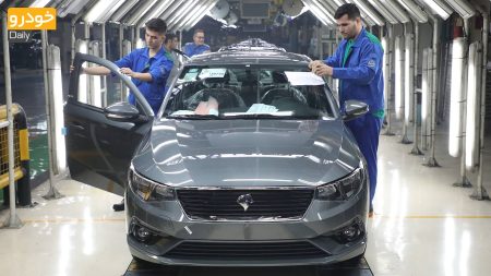 خط تولید تارا در کارخانه ایران خودرو - افت تولید ماهانه خودرو در تیر ماه ۱۴۰۲