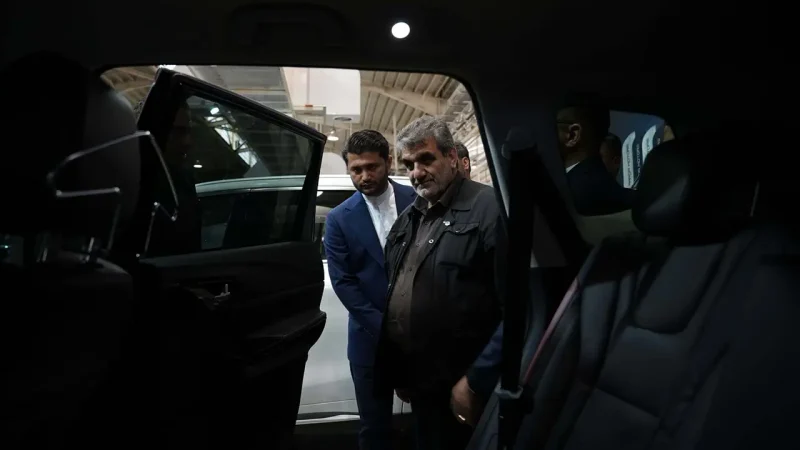 بازدیدمحمد جواد کولیوند، استاندار سمنان از ظرفیت‌های تولیدی فردا موتورز در کارخانه این شرکت در سمنان
