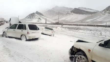 تصادف در جاده برفی | وقوع ۴۳ تصادف خسارتی و ۴ تصادف جرحی در محورهای قزوین
