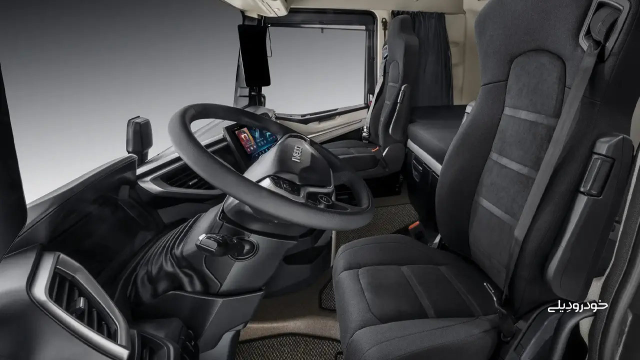 مشخصات و تصاویر کامیون کشنده دماغدار ایویکو استریتور | Iveco Strator 2026 Conventional Semi Truck