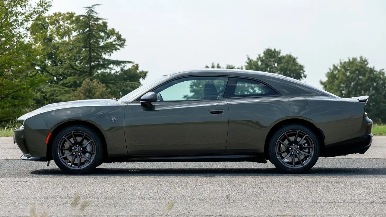 مشخصات و تصاویر داج چارجر بنزینی جدید بازار اروپا | 2027 Dodge Charger SixPack